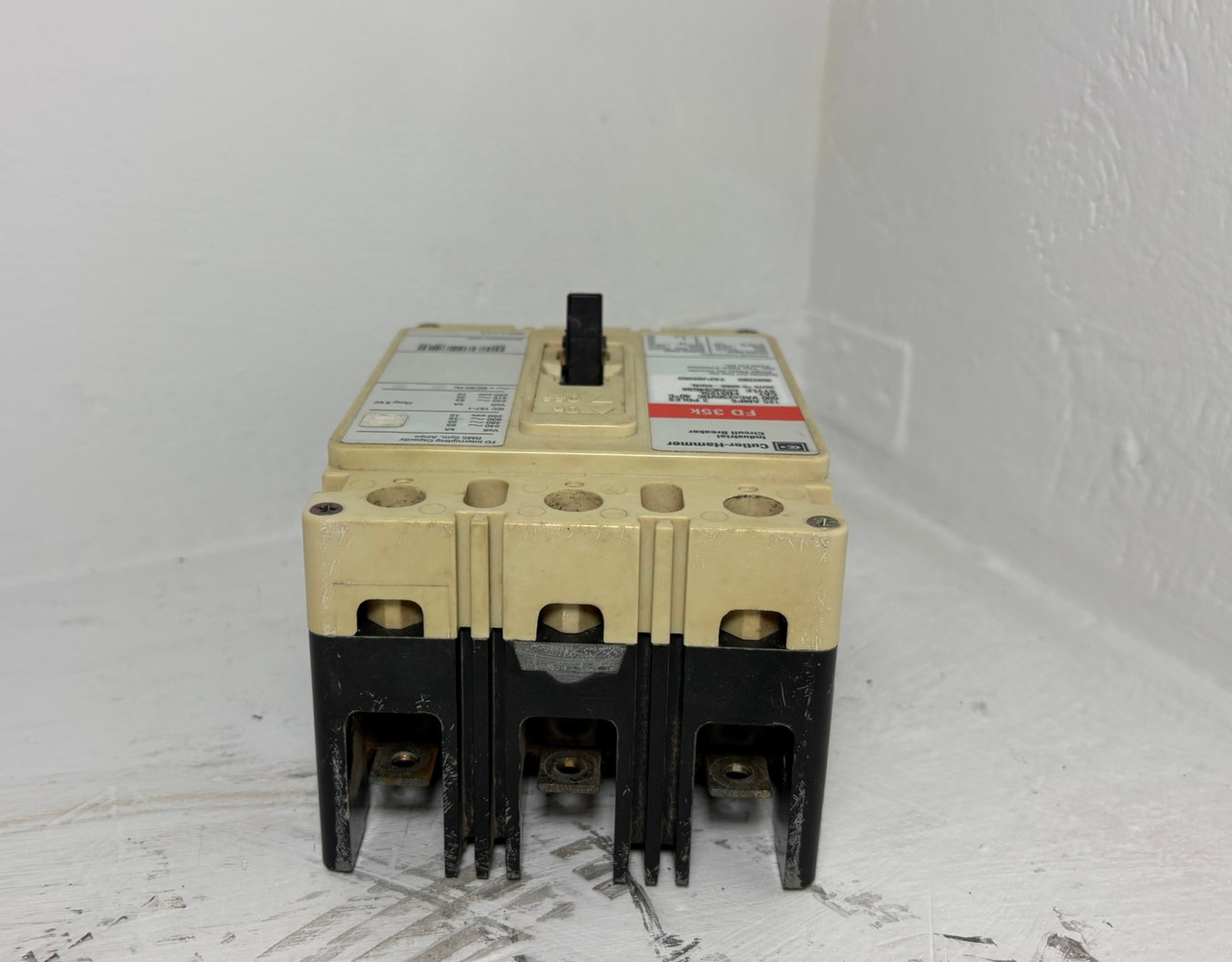 Cutler-Hammer FD3125L 125A Circuit Breaker Glossy Red FD 35k 600V FD3125 125 Amp (EM6056-1)