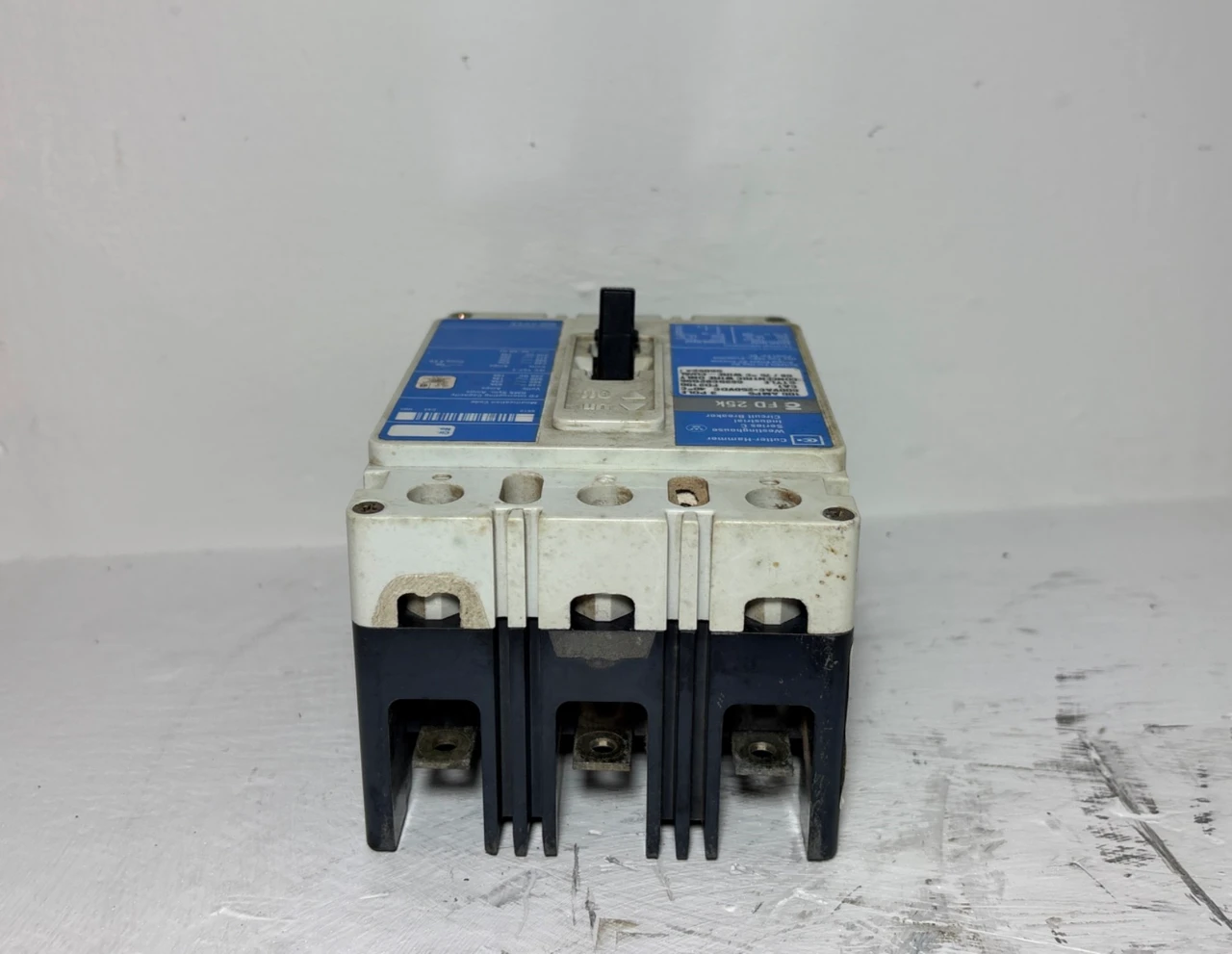 Cutler-Hammer FD3100 100A Circuit Breaker Glossy Blue 3P 600V FD3100L 100 Amp (EM6057-1)