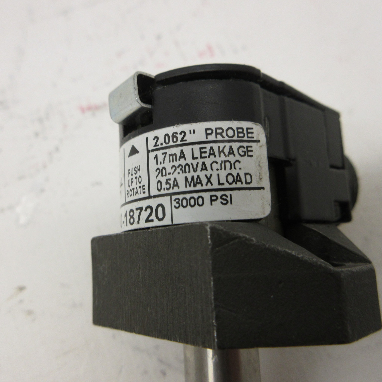 NEW Namco EE230-18720 Cylindicator Proximity Sensor 2.062" Probe LPR 3000PSI NNB (AH1896-1)
