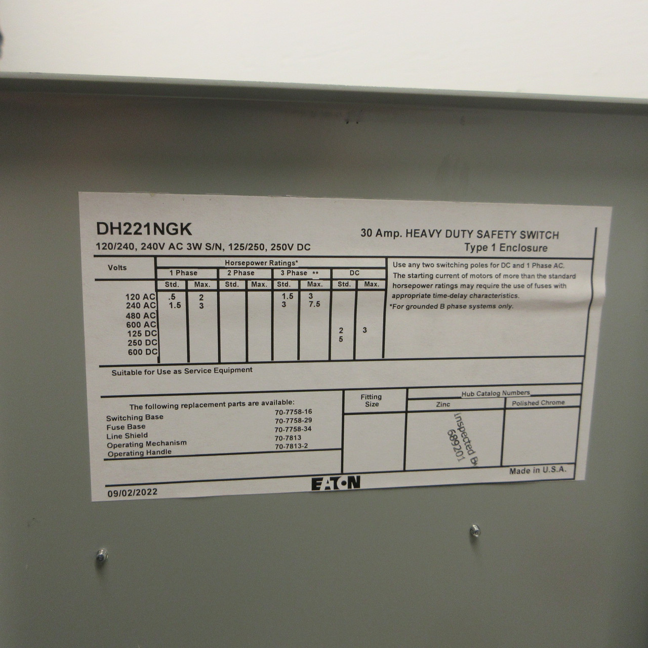 NEW Eaton DH221NGK 30A 240V Fusible Disconnect Switch 2P 3W S/N 30 Amp NIB (AH1916-9)