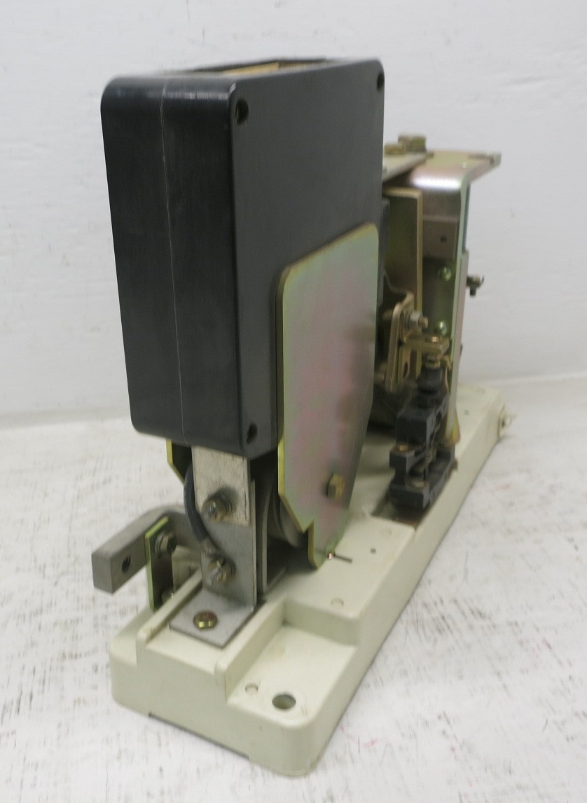 GE DS303A7A01LXA021XF8A 960A DC Contactor 600V 100 VDC Coil 22D75G10A 960 Amp (DW8994-2)