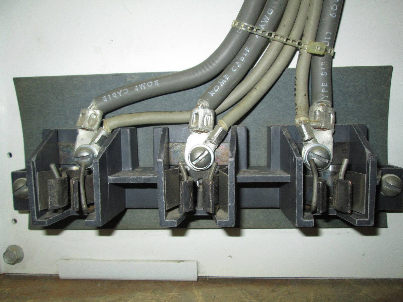 Cutler Hammer Eaton Unitrol F10 30 & 100 Amp Dual Breaker Feeder 12" MCC Bucket (EBI0887-6)