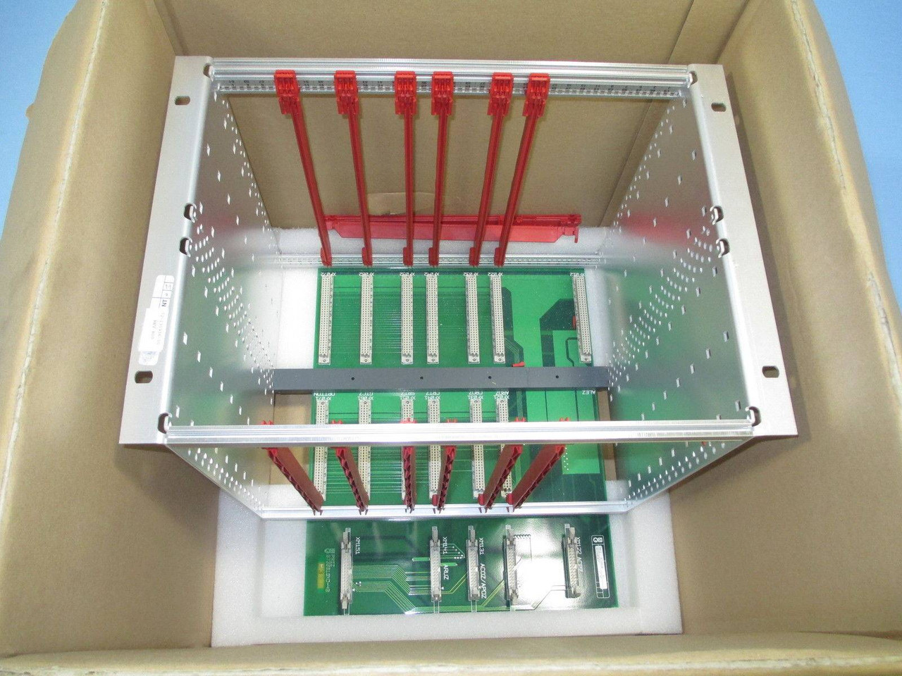 Image of Merlin Gerin NEW PRIZ 6739820 PLC Rack Chassis MG 6739819XD 6739875 NIB Cage