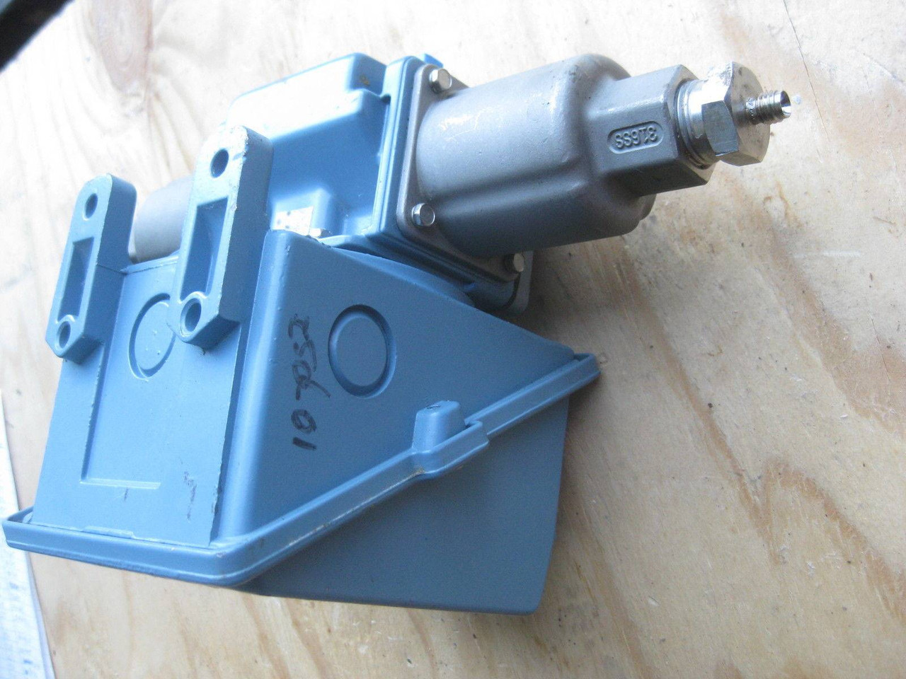 United Electric J400K-S157B Flow Control 300 PSI J400KS157B 10 to 100 PSI D (EBI4876-6)