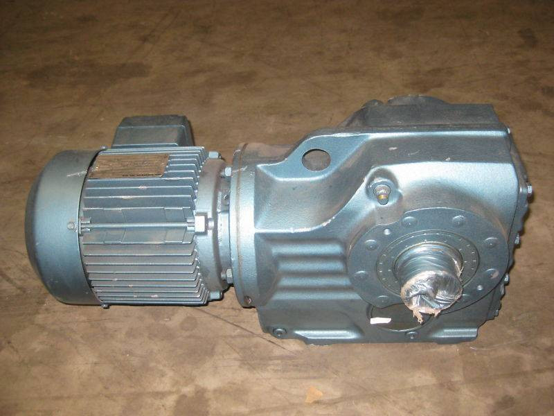 Image of Sew Eurodrive KH77DT90 1.5 HP Ratio:113.56 Gear Reducer
