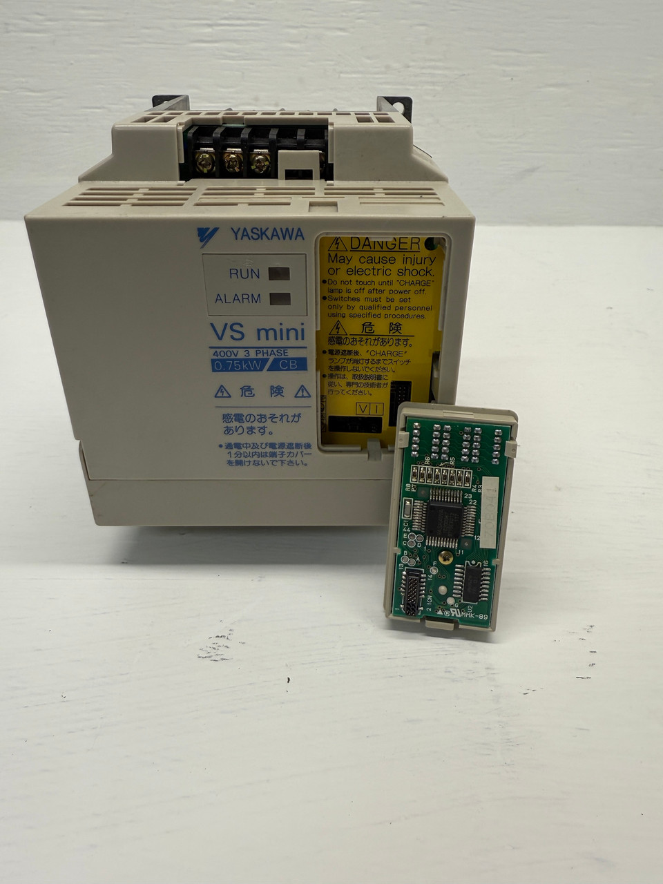 Yaskawa CIMR-XCBA40P7 2.6kVA 3.4A 1 HP VS Mini CIMRXCBA40P7 (EBI5369-8)