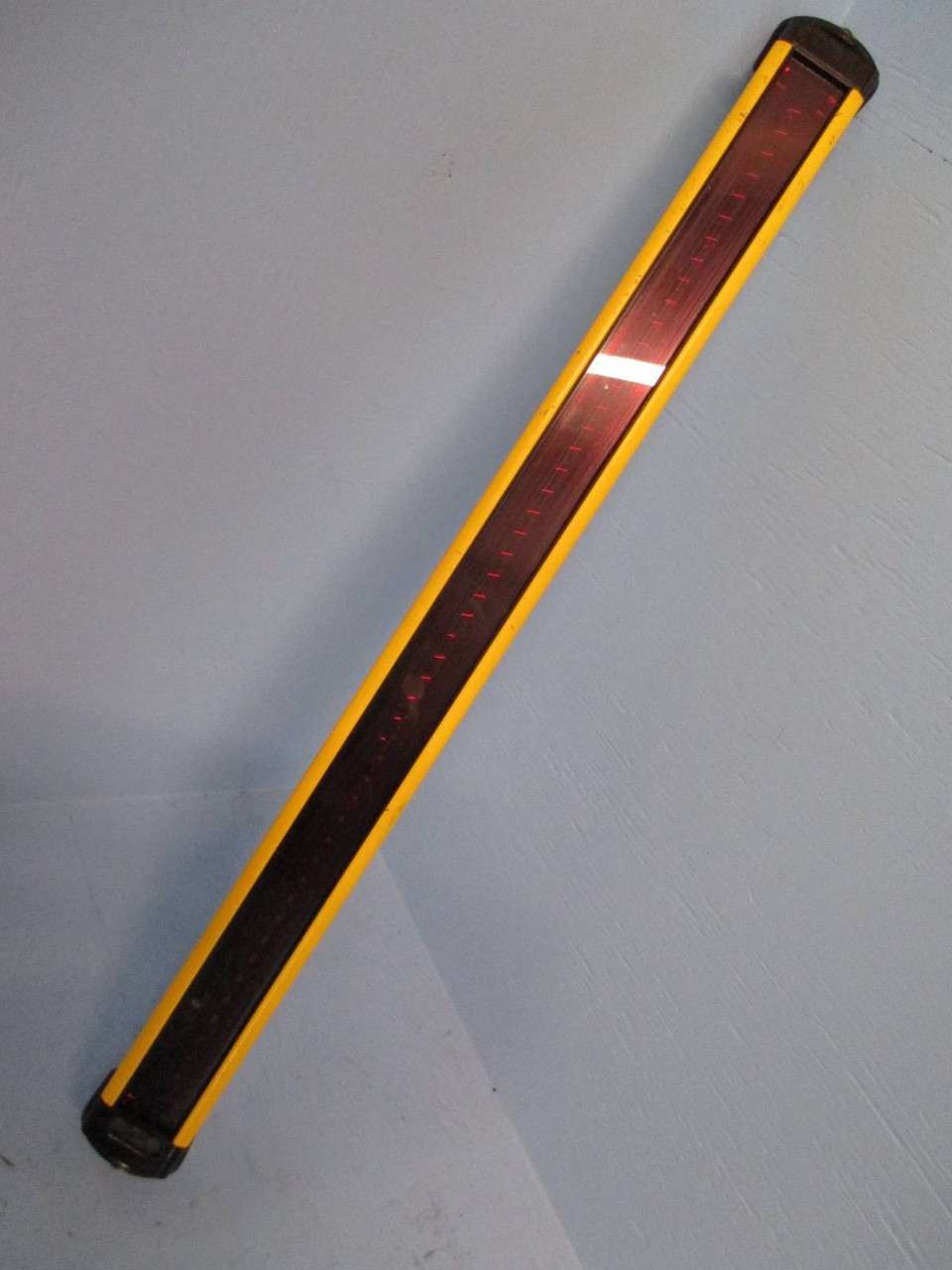 Image of Banner MSXLHDR2412Y 24" R Heavy Duty MS Long Range Mini-Screen 24 inch