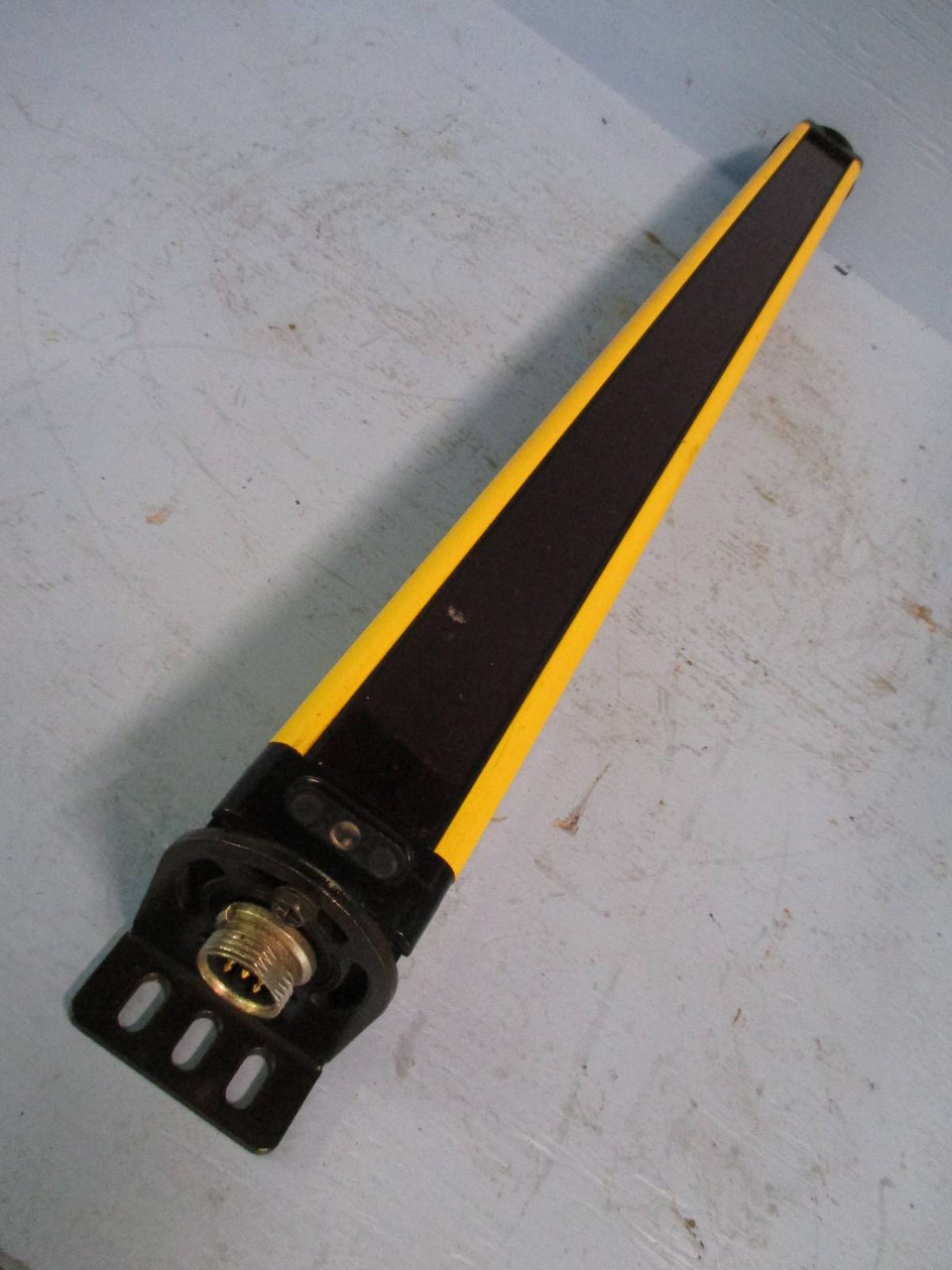 Banner MSXLHDE2412Y 24" E Heavy Duty MS Long Range Mini-Screen 24 inch (TK0035-5)