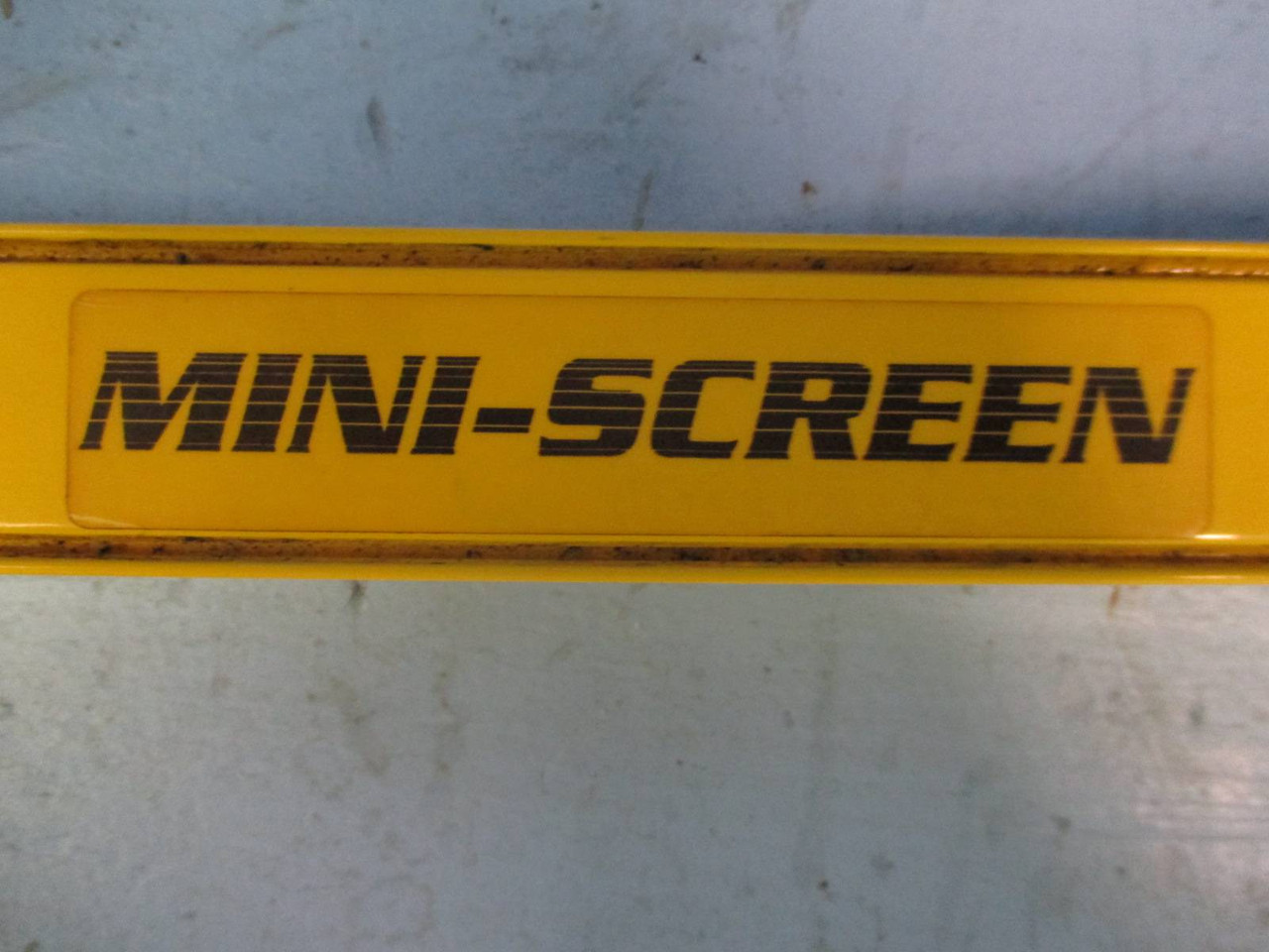 Banner Engineering MSR4024Y 40" Mini-Screen Yellow Painted Receiver 40 inch (TK0041-2)