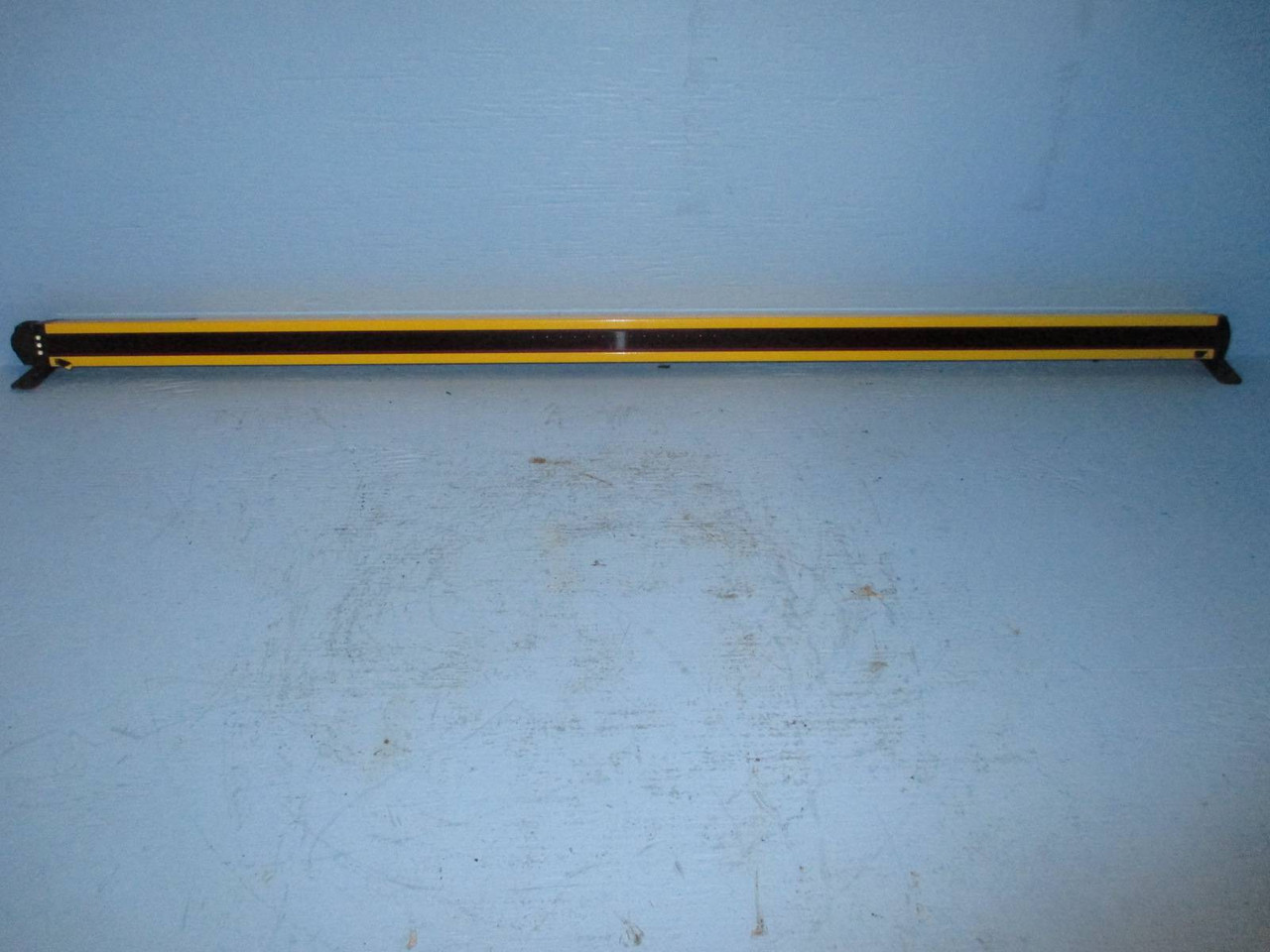 Banner Engineering MSE4024Y 40" Mini-Screen Yellow Painted Receiver 40 inch (TK0042-2)