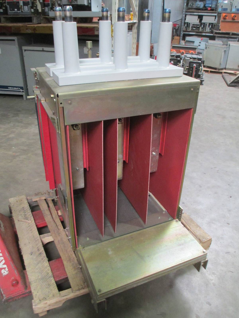 Cutler Hammer VCP-WR 1200 Amp 15kV Vacuum Circuit Breaker AM-13.8-VR-500 240V 5 (NP0061-1)