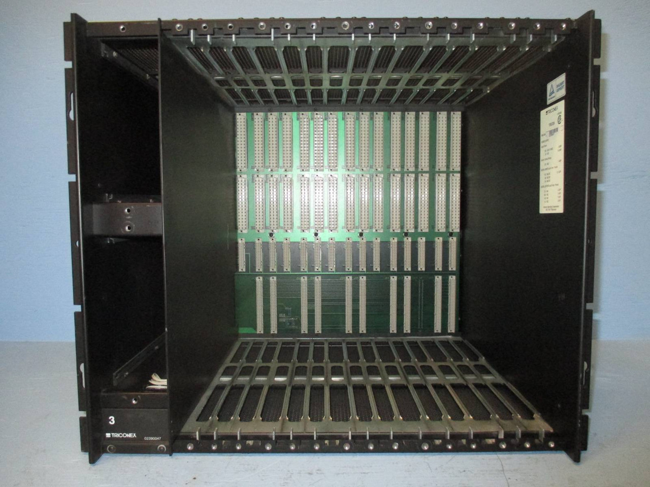 Triconex 7400028-100 Rack / Chassis Low Density Main 15 Slot PLC 3000327-001 (PM0148-8)