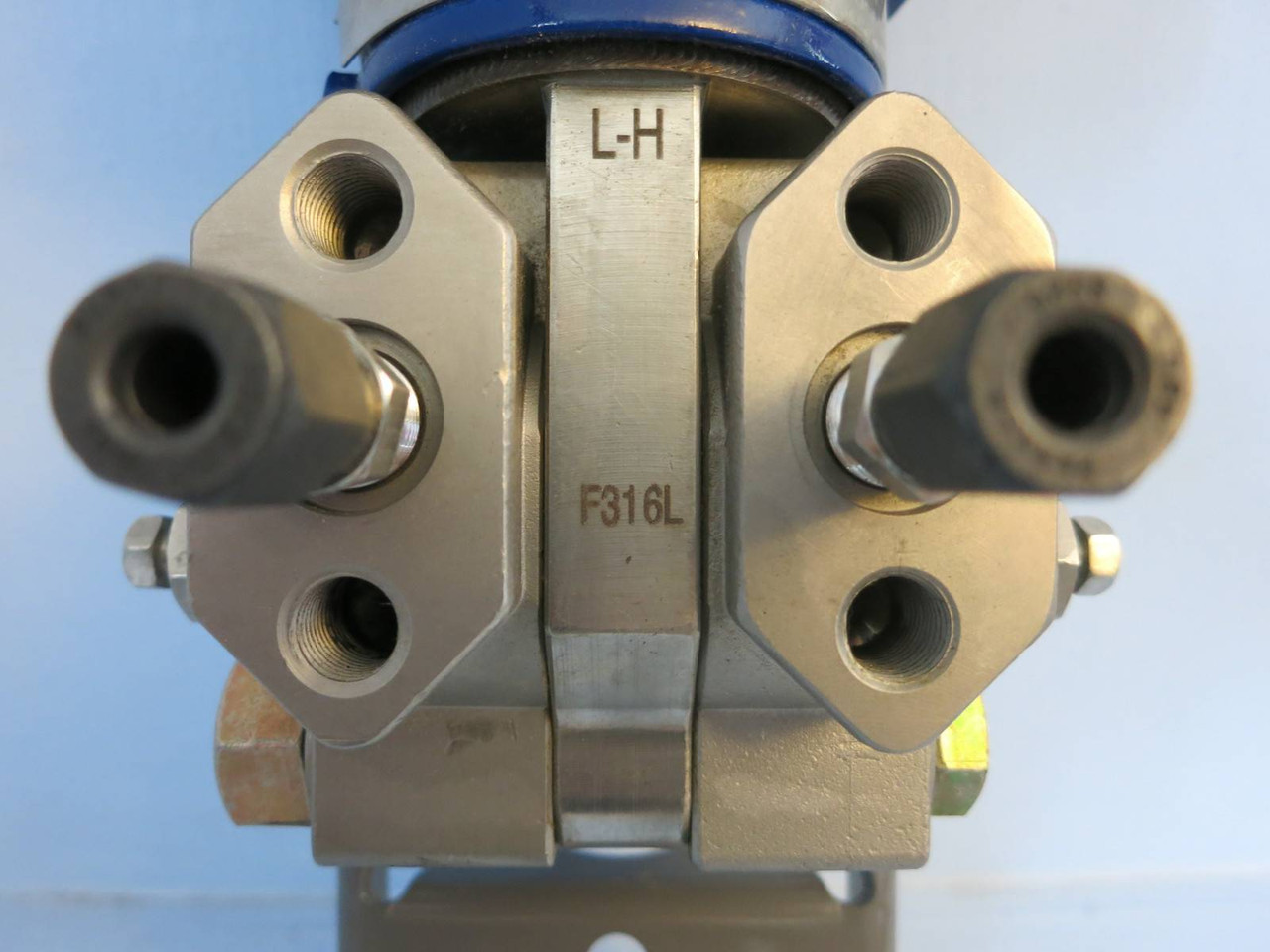 REMAN Foxboro IDP10-T22A21F-M1V Flow Control 3626 PSI 4-20mA 12.3-42 VDC FOXCOM (PM0298-1)