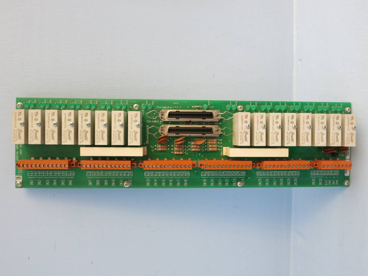 Image of Honeywell 51304441-175 M Digital Input 24VDC 32PT MC-TDID12 51304440-100 C PLC