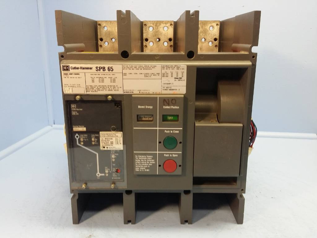 Cutler Hammer SPBSR321R SPB 65 2000A LI Circuit Breaker w 2000 Amp Plug & Aux MO (EM0252-1)