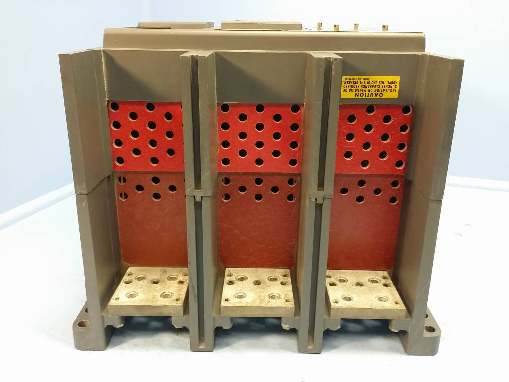 Cutler Hammer SPBSR321R SPB 65 2000A LI Circuit Breaker w 2000 Amp Plug & Aux MO (EM0252-1)