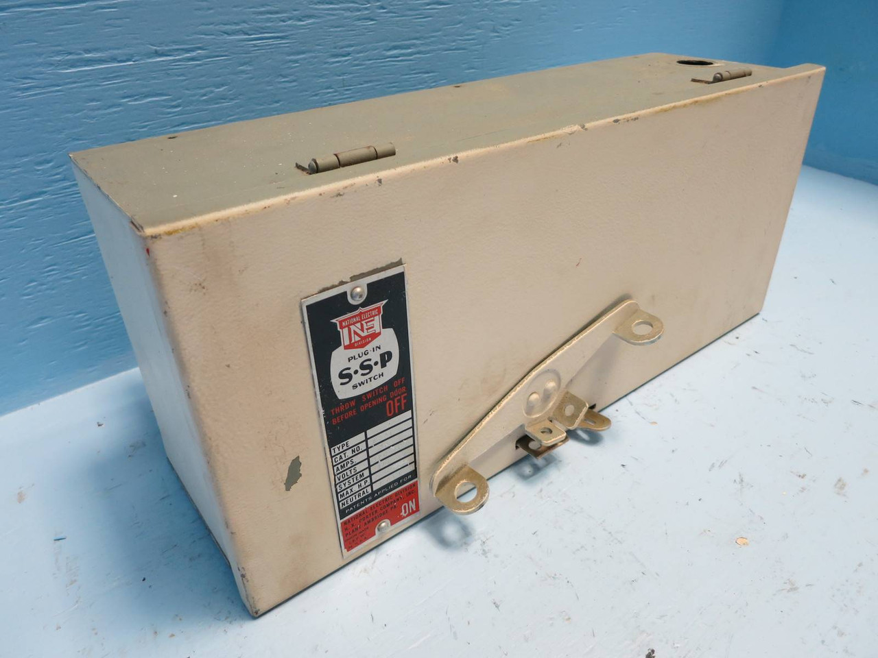 Image of National Electric Cat# 4230 30A 240V 3PH 4W Plug-In S-S-P Switch Busplug NE Bus