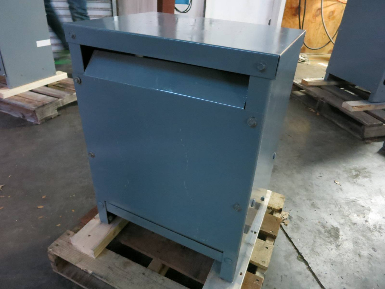 Hevi Duty 14 KVA 460 to 460Y/266 3PH Drive Isolation Transformer DT651H14S 14kVA (PM0661-7)