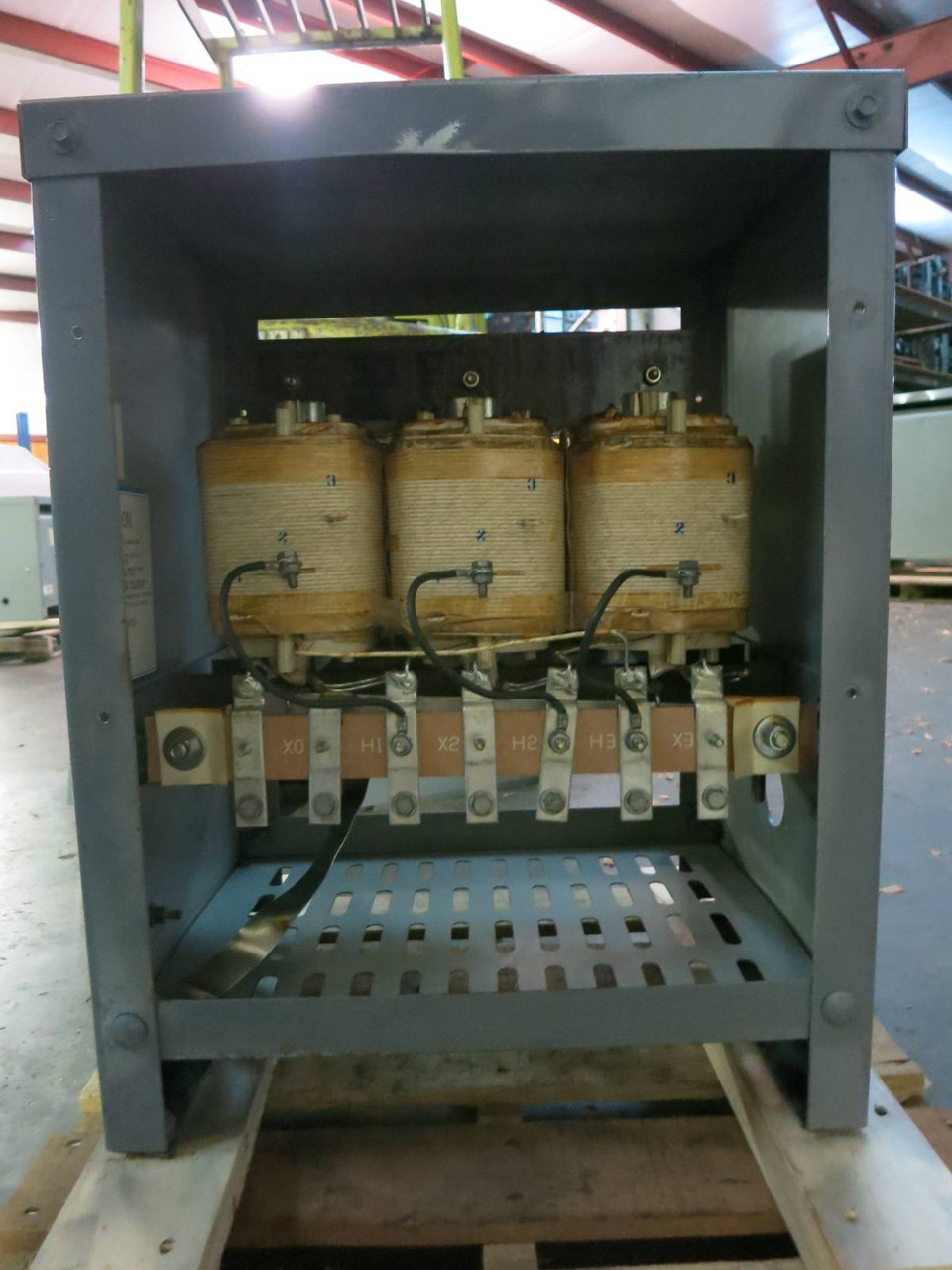 Hevi Duty 14 KVA 460 to 460Y/266 3PH Drive Isolation Transformer DT651H14S 14kVA (PM0661-7)