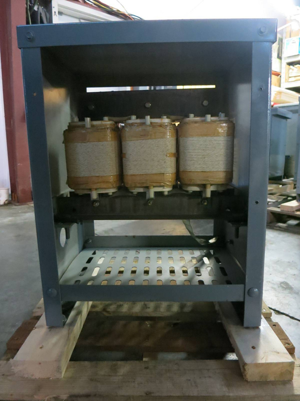 Hevi Duty 14 KVA 460 to 460Y/266 3PH Drive Isolation Transformer DT651H14S 14kVA (PM0661-7)