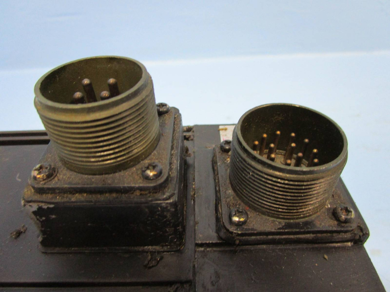 Yaskawa USAGED-09L22K AC Servo Motor USAGED09L22K 200V 7.6 A USA6ED-09L22K (NP0437-7)