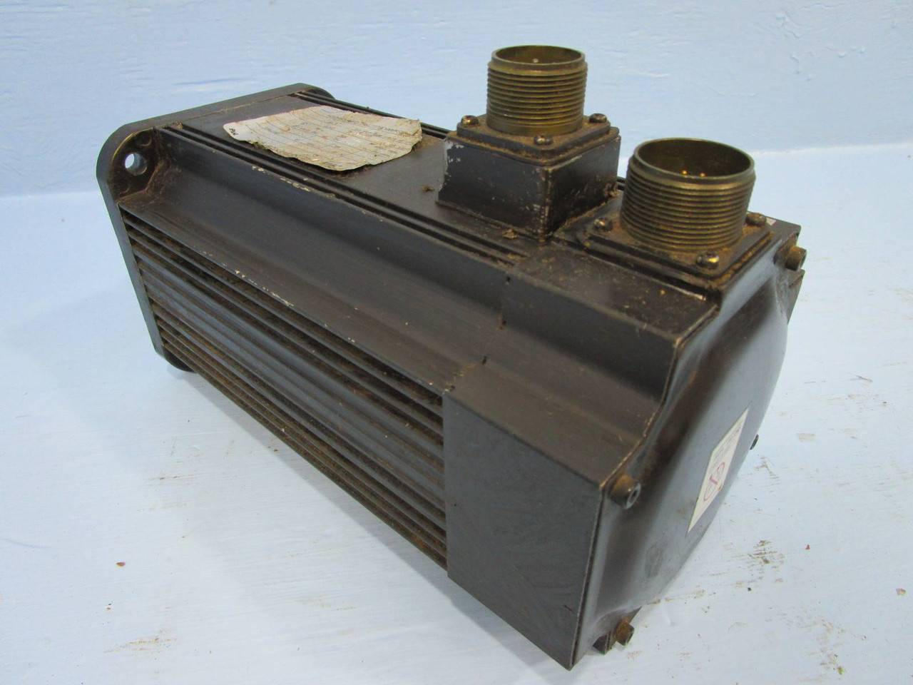 Yaskawa USAGED-09L22K AC Servo Motor USAGED09L22K 200V 7.6 A USA6ED-09L22K (NP0437-7)