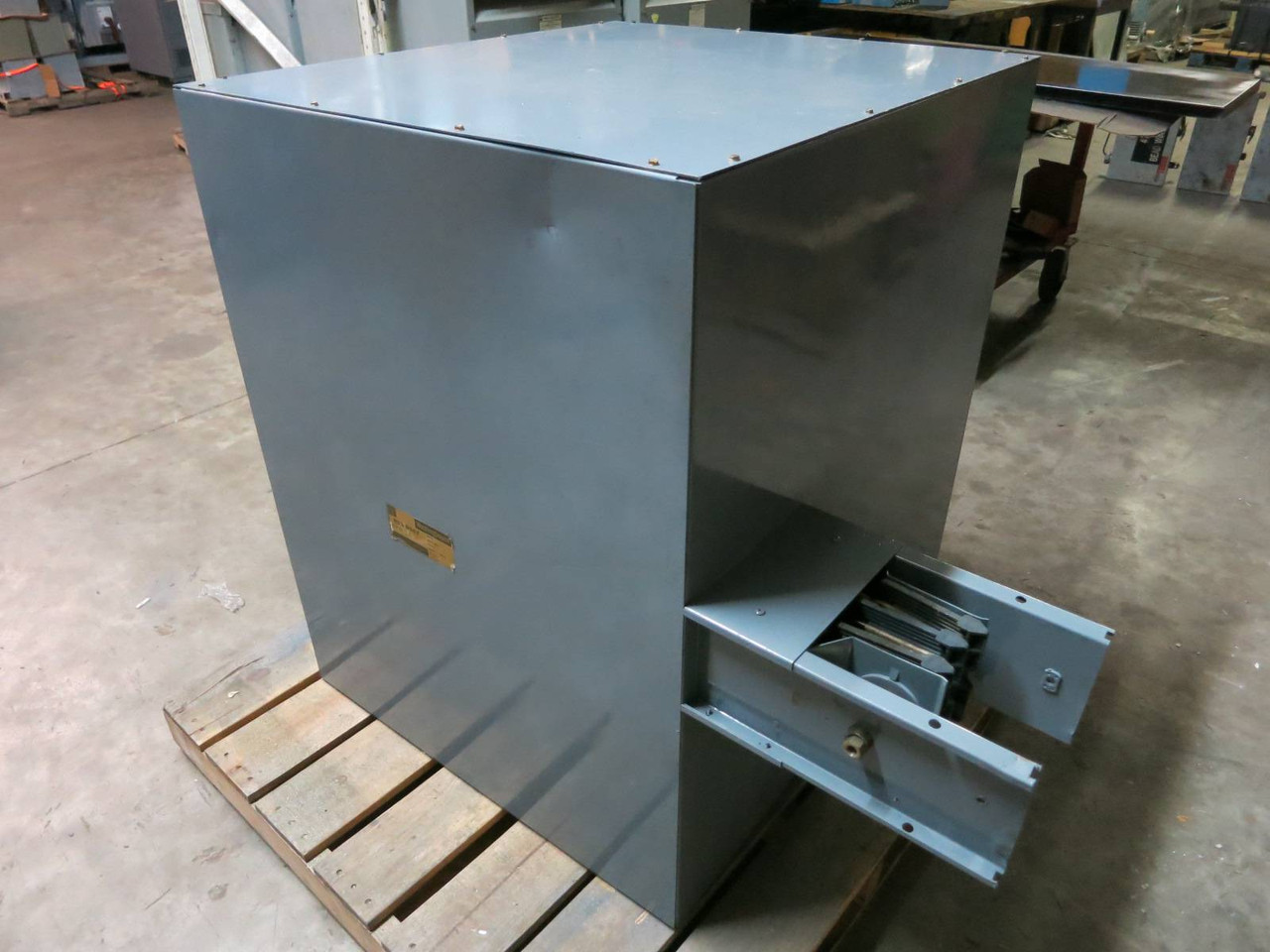 Westinghouse 600 Amp 480/277 V 3PH 4W Bus Duct 47 E 2354 Busway End Tap Box 480V (PM0830-4)