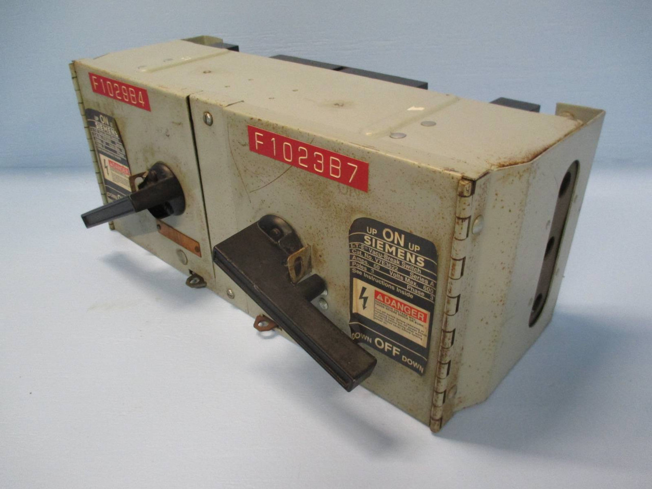Siemens ITE 60 Amp 600V V7E3622 Fusible Vacu-Break Panelboard Switch w/ Hardware (TK0423-6)