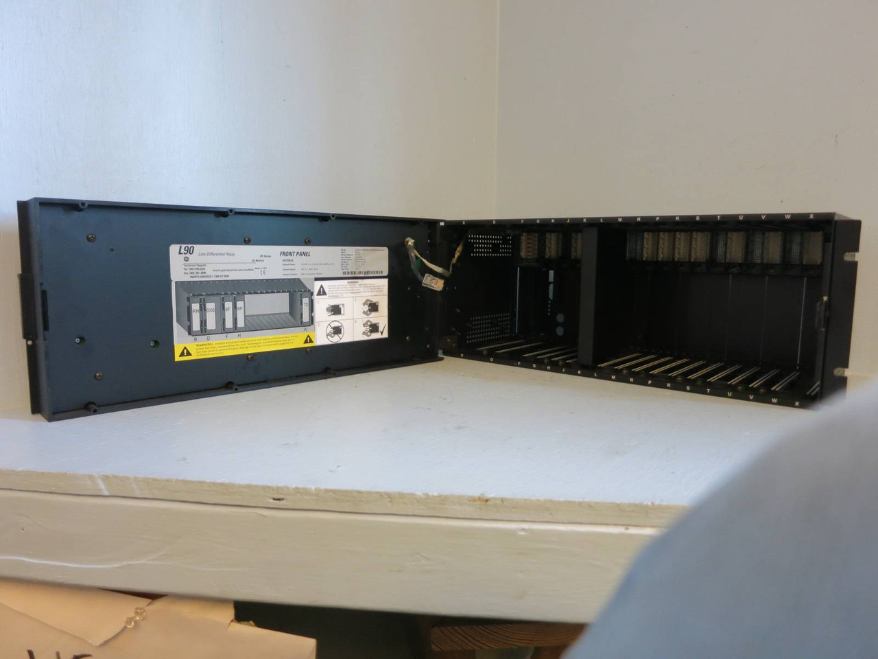 GE Multilin L90 Line Differential Relay Front Display Panel &Rack NO PLC MODULES (PM0686-2)