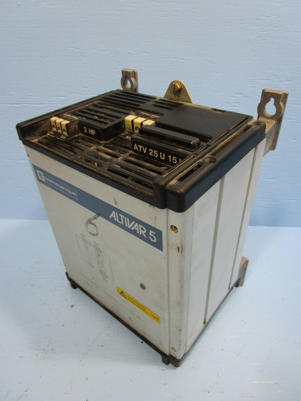 Telemecanique ATV25U15H7 Altivar 5 AC VS Drive 2HP 1.5kW ATV25U 208 240V 50/60Hz (NP0592-1)