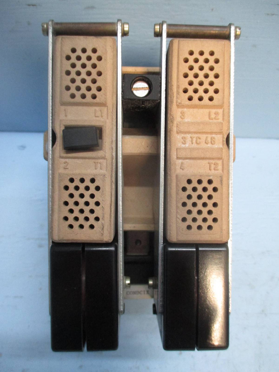 Siemens 3TC48-17-0B 75 Amp 2 Pole DC Contactor 600V DC 120V Coil 45 HP 2POL (TK0565-5)