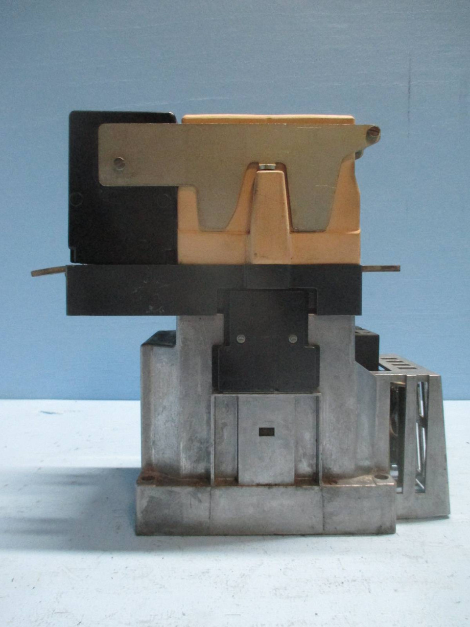 Siemens 3TC5617-0A 330 Amp 2 Pole DC Contactor 600V DC 110VDC Coil 150 HP 2Ph (TK0573-1)