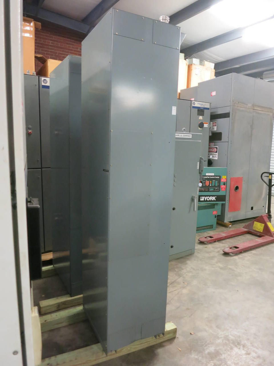 Allen Bradley 180A 575V NRU Non-Regenerative DC Bus Supply Unit 2364EA 575 HP (PM1173-1)