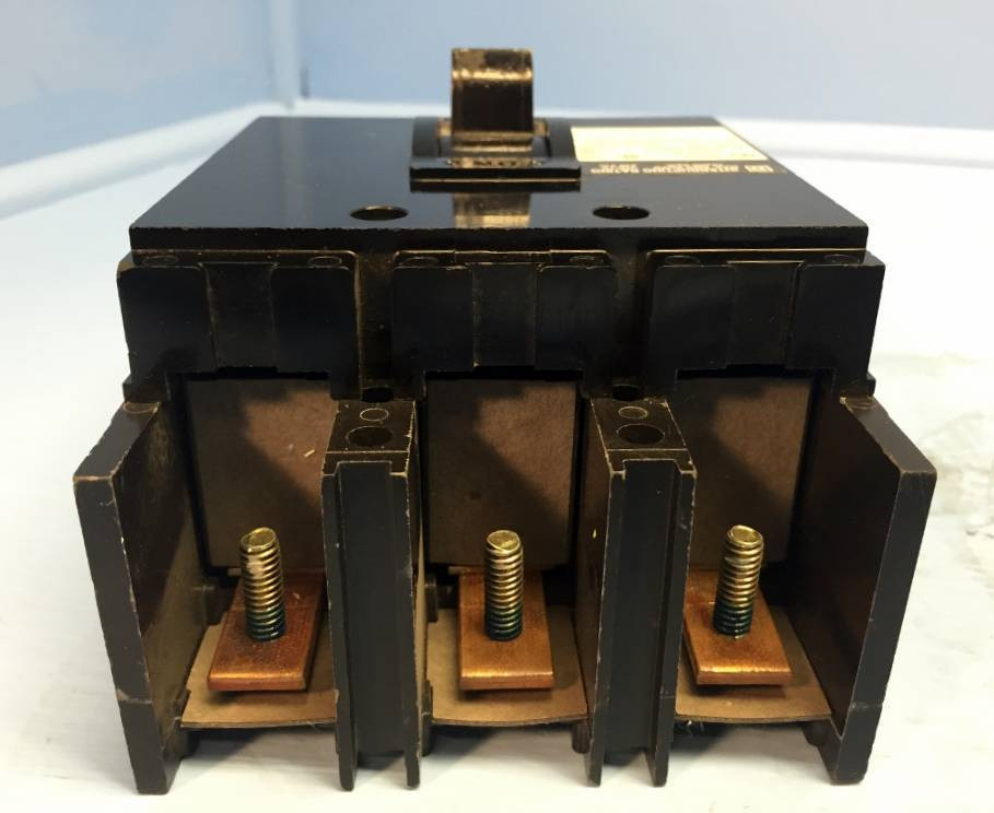 Square D Q2M32255700 225A Circuit Breaker 10ka @ 240 VAC 3 Pole Type Q2M 225 Amp (EM0783-73)
