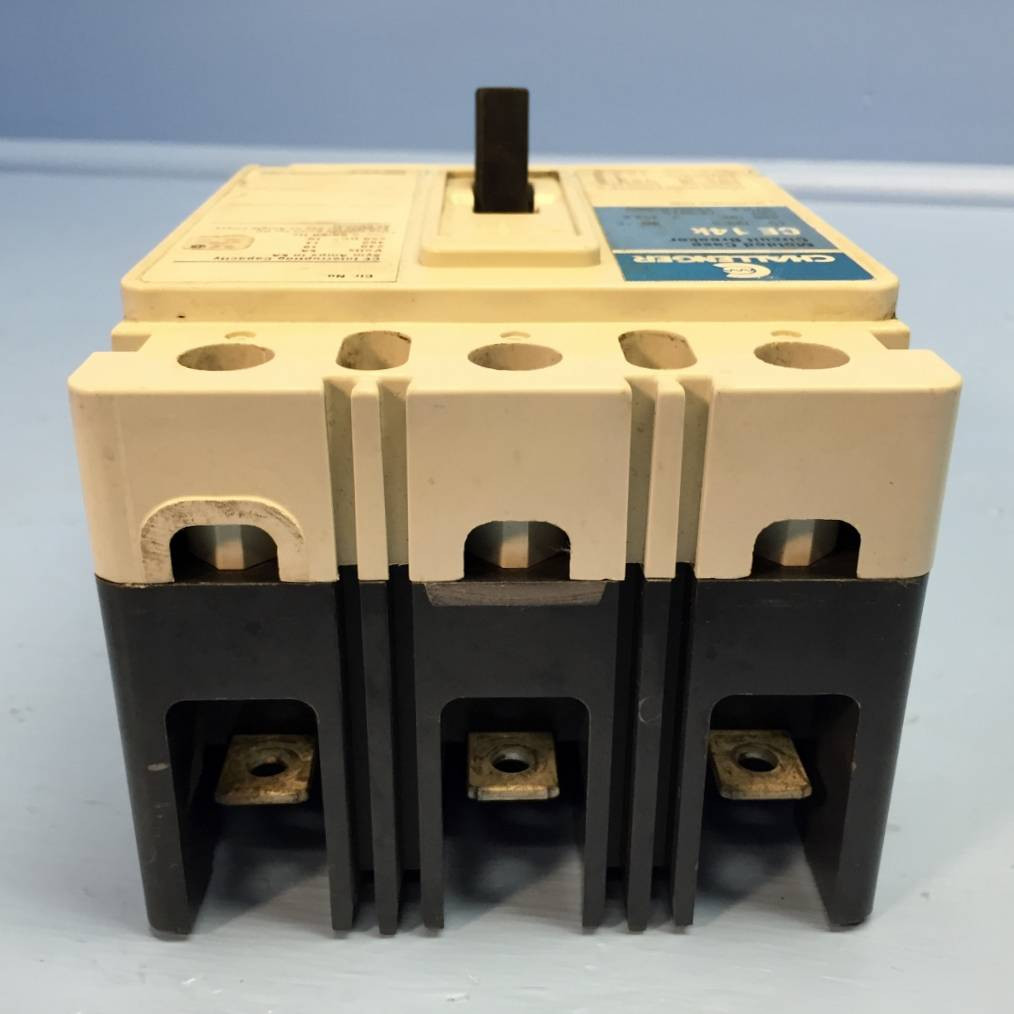 Challenger CE3015 15A Circuit Breaker 480V 3 Pole CE3015L Cutler Hammer 15 Amp (EM0896-4)