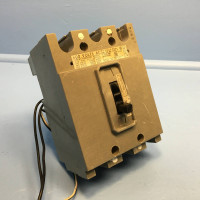 I-T-E Siemens HE3-B020 20A Circuit Breaker w/ Shunt HE3B020 HE Gould ITE 20 Amp (EM1215-1)