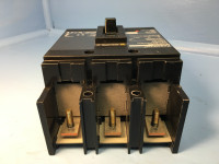 Square D 523371P7 QB 225 Amp PowerPact Circuit Breaker 240V 3P Q2M QB225 225A (EM1241-26)