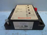 Honeywell R7600A1006 Relay Control Module PLC 24V 3VA 50/60Hz PCB Class 2 (TK2828-6)