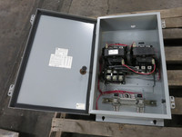 GE CR309F2** Enclosed Size 4 Reversing Motor Starter 135A 100HP Type 12 300-Line (DW6182-1)