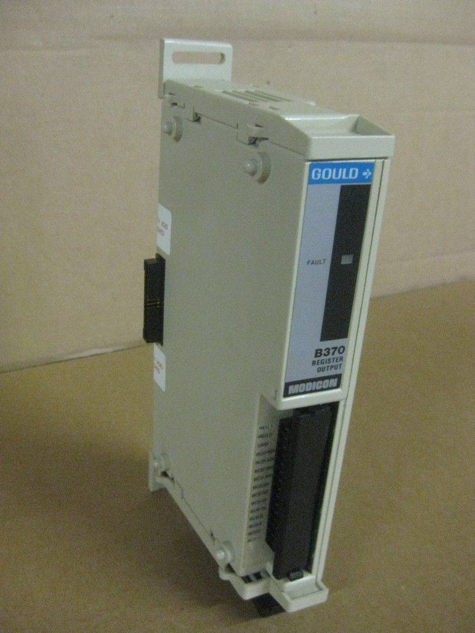 Modicon Gould AS-B370-001 Register Output ASB370001 PLC Module