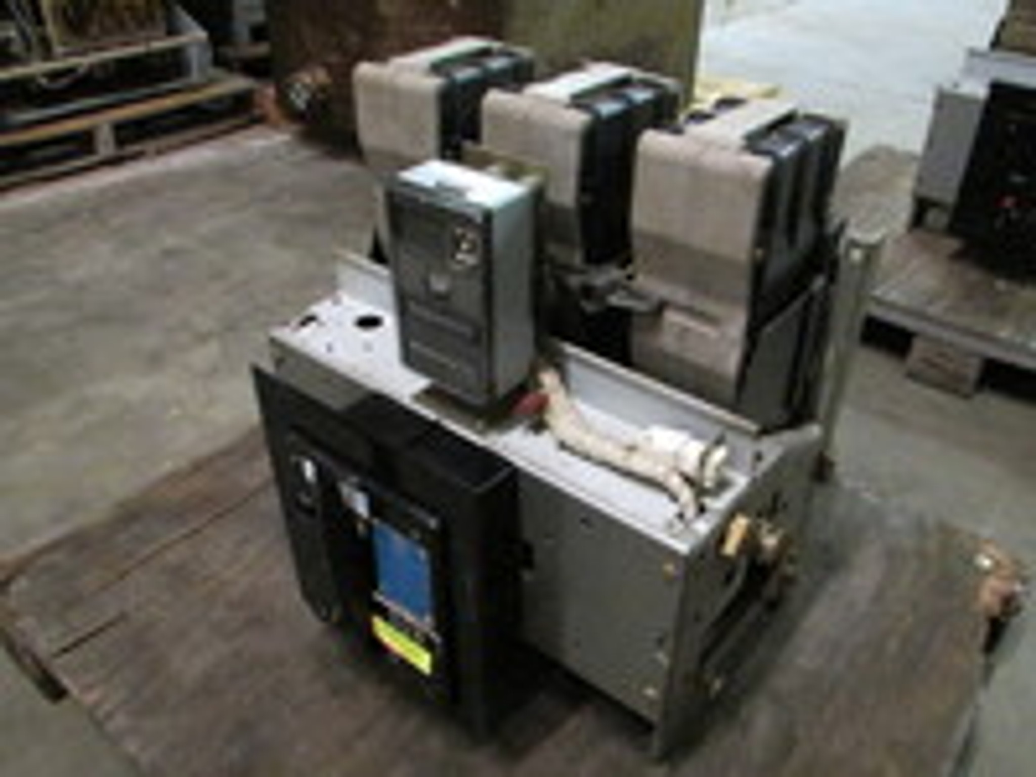 ITE K-1600 Breakers