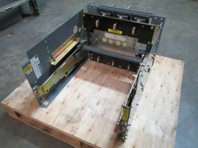 Westinghouse SPB 100,50 800A Max Drawout Mounting Frame 8SPBD0S Breaker Cradle (PM1910-40)