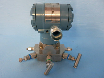 Image of Rosemount 2051CD3A02A1AS5E5 HART Family Transmitter Integral Manifold Model 2051