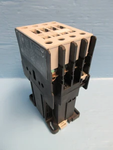 Image of GE CL04D301M IEC Motor Contactor 24V DC Coil LB3DWD 20 HP @ 460V CL04 54A