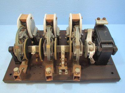 Clark Type 300-4 R3A AC Contactor AO Smith 3P 480V A77-257666 3004R3A Control 60 (NP1716-1)