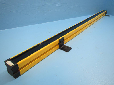Image of Allen Bradley GuardMaster 440L-T4D1200 Safety Light Curtain 1200 mm 440LT4D1200