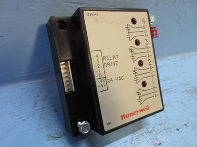 Honeywell R7600A1006 Relay Control Module PLC 24V 3VA 50/60Hz PCB Class 2 (TK2828-6)