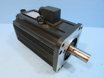 Yaskawa USAGED-20L22KF AC Servo Motor USAGED20L22KF UT0PH-81AVF 1.8 kW 1500 RPM (NP1956-1)