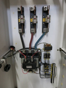 General Electric CR305G1**BYN Enclosed Size 5 Contactor 270A 125 VDC Control 200 (NP2033-4)