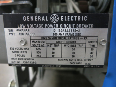 GE AKR-5A-30 800A MO Air Breaker w/ 400 Amp Plug AKR30C3F0805 General Electric (DW4667-1)